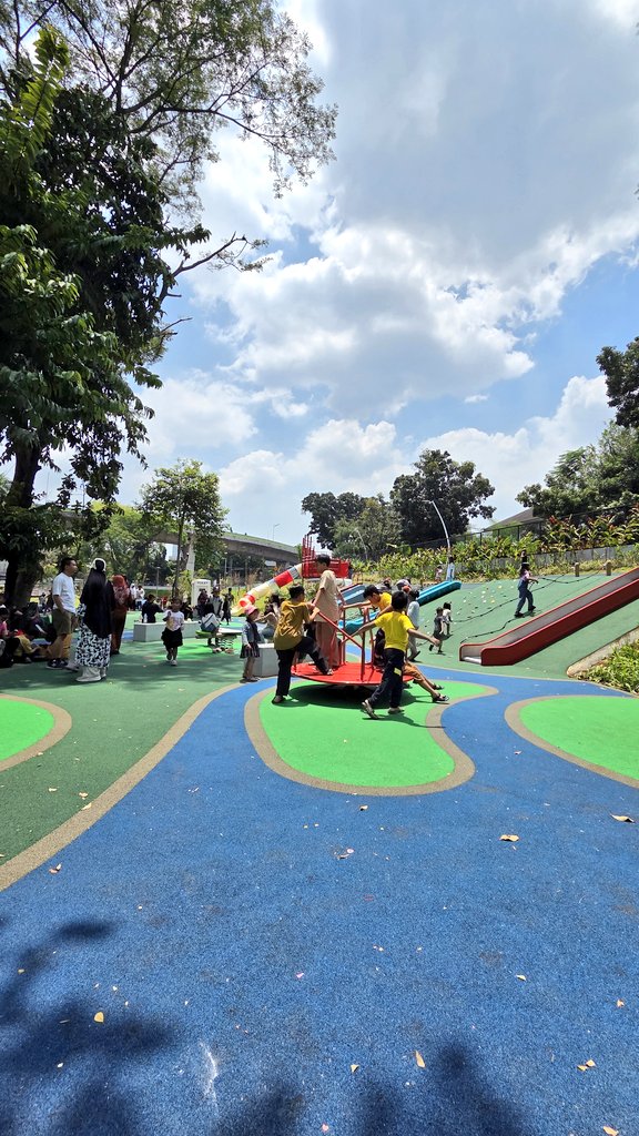 W i k y d e w i tweet media