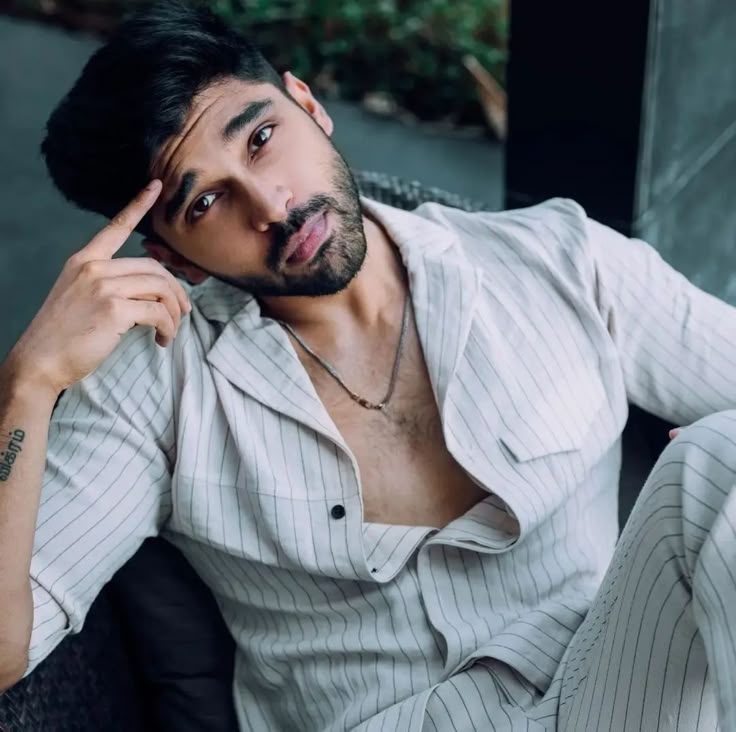 Jayesoorya's tweet photo. #DhruvVikram's #DV4 💪 is directed by Karan Aravind Kumar and produced by Mythri Movie Makers.  

#SaiAbhyankkar 😎 is most likely to compose music for this film. https://t.co/U9GO5WcI6T