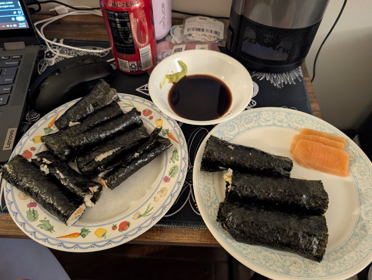 DDRJazzJackCS's tweet photo. Made Singapore Curry Ramen (with coconut milk powder) and some salmon rolls for dinner https://t.co/RN7X61V1j0