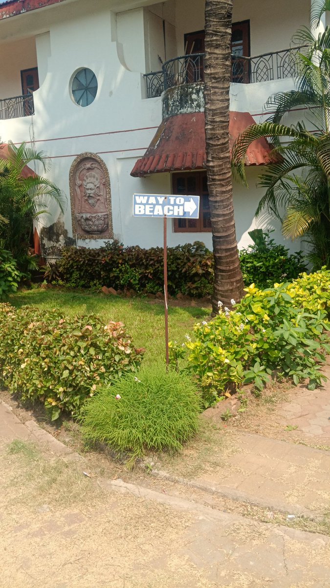 Kiranam_KL's tweet image. ಕೈ ಬಿಸಿ ಕರೆಯುತಿದೆ, 
ದಾರಿನೂ ತೋರಿಸುತಿದೆ,
ಅಂಬುದಿಯು ಕೂಡ ಕಾದು ಕುಳಿತಿದೆ
ಇನ್ನೇದ್ದರು ವಾರಿಧಿಯ 
ಸೇರುವುದೊಂದೆ.

#GoaTrip