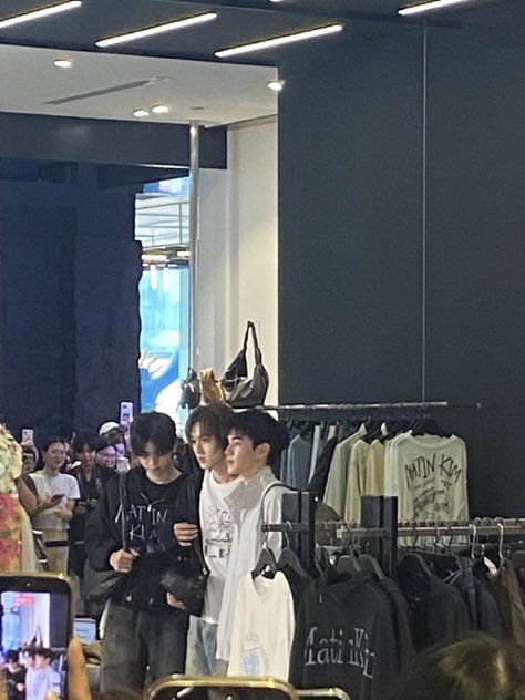 PNattawat🍭 tweet media