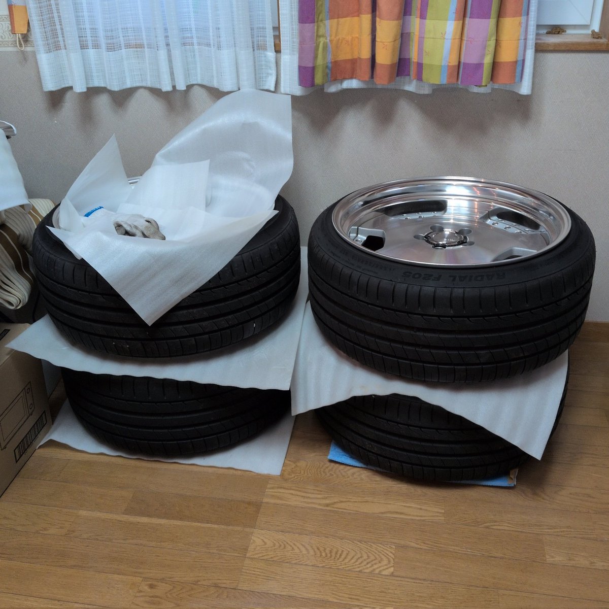 that_is_sample's tweet photo. このホイールを元手にアルファードを綺麗にします。 https://t.co/DESybTAyPZ