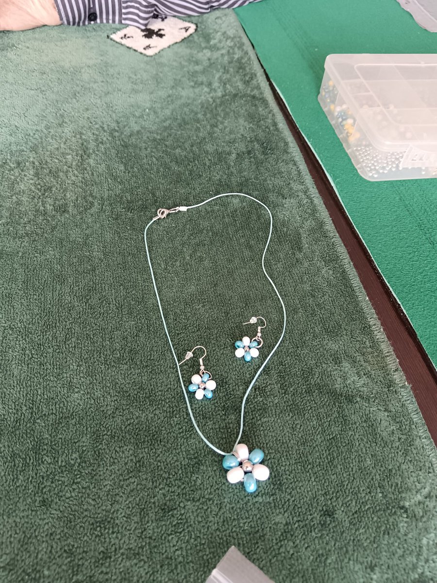 SenPringy's tweet photo. @SenPringy on continue nos créations de bijoux.. @senioriales https://t.co/WCksMkoe4q