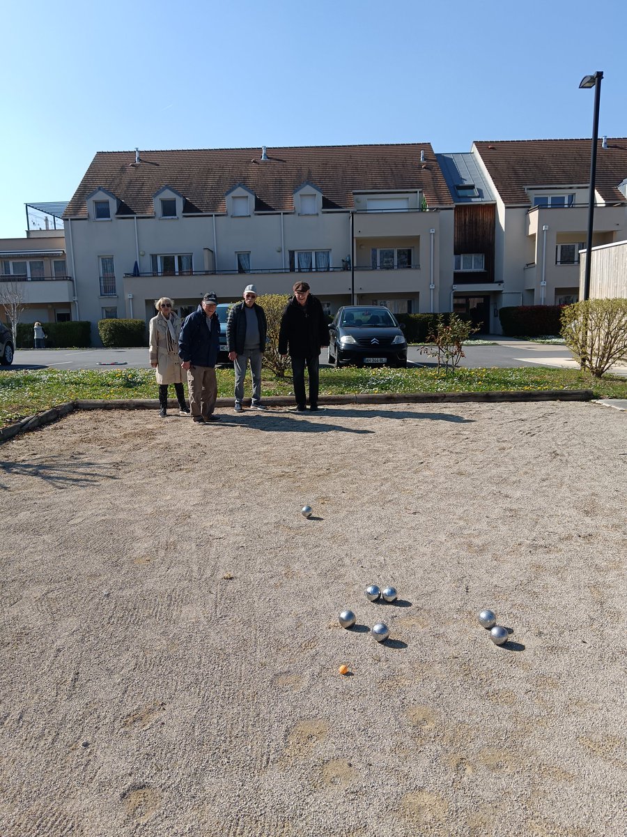 SenPringy's tweet photo. @SenPringy on ouvre la saison de la pétanque @senioriales où il fait bon d y vivre. https://t.co/oEbSCKmXGq