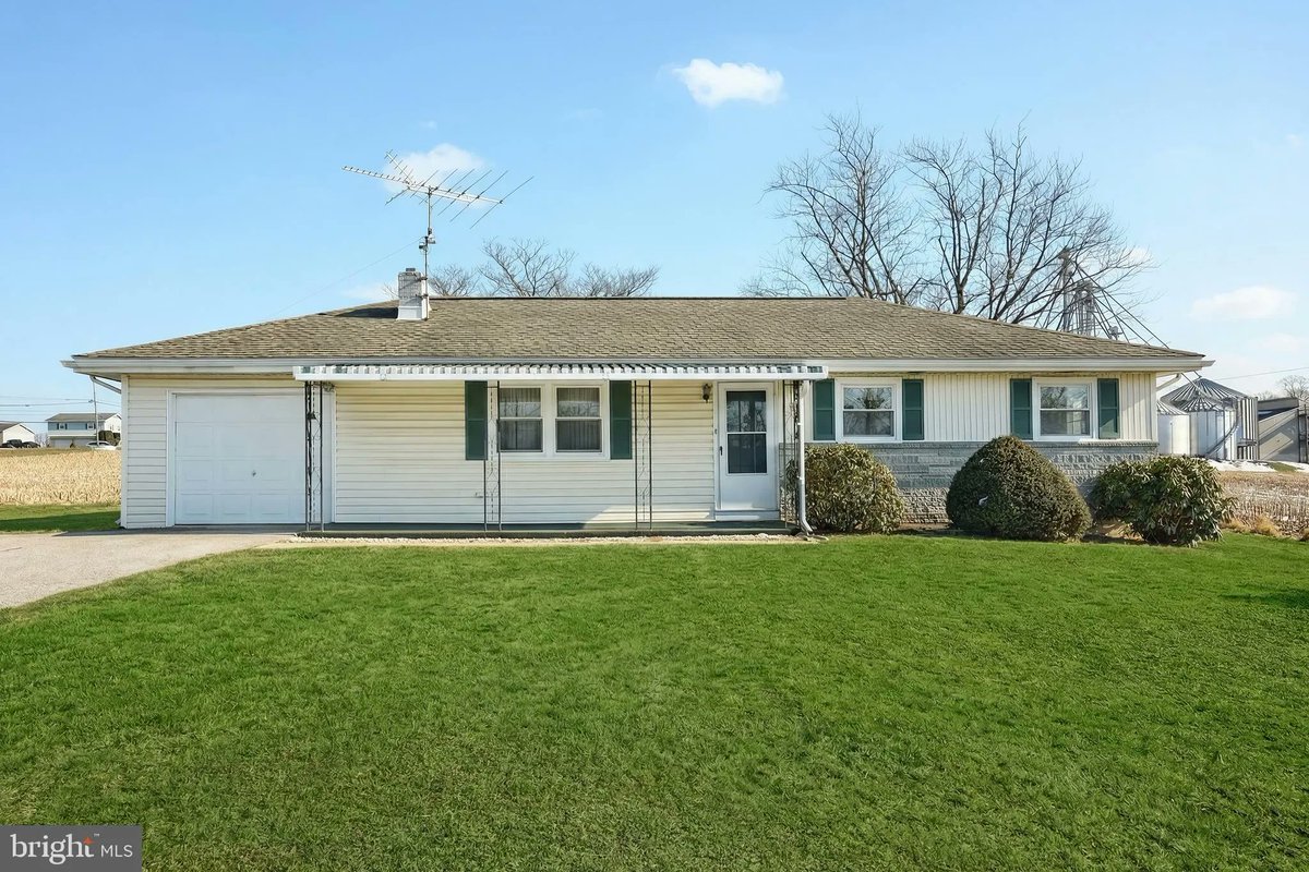 GinterGroup's tweet photo. 525 Bahns Mill Road, Red Lion, PA, 17356
0 bed | 1360 Sq. Ft.
Active | 224900
https://t.co/0yIhALSKjs
Welcome home to this charming, one-owner rancher nestled on a clear, level lot with room to breathe and space to grow! Custom built for the original owners, this well-loved... https://t.co/7q83luoPXh