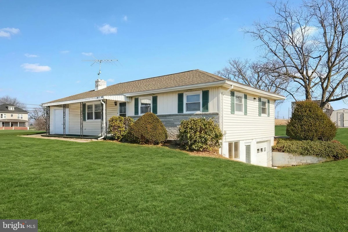 GinterGroup's tweet photo. 525 Bahns Mill Road, Red Lion, PA, 17356
0 bed | 1360 Sq. Ft.
Active | 224900
https://t.co/0yIhALSKjs
Welcome home to this charming, one-owner rancher nestled on a clear, level lot with room to breathe and space to grow! Custom built for the original owners, this well-loved... https://t.co/7q83luoPXh