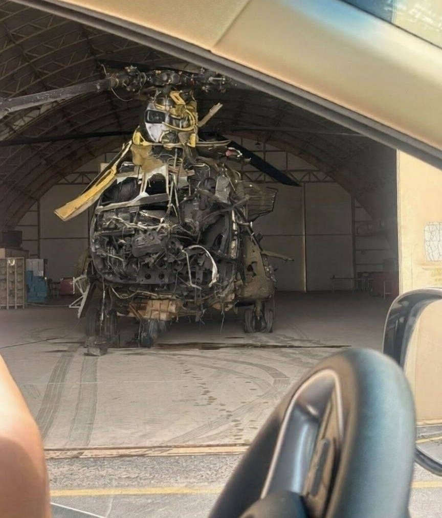 Refusalist's tweet photo. صور طائرة بوينغ CH-47 شينوك الاميركية أصيبت بطائرة مسيرة في الإمارات او الكويت الليلة الماضية.
#الوعد_الصادق٤ https://t.co/A8gHxwkBfh