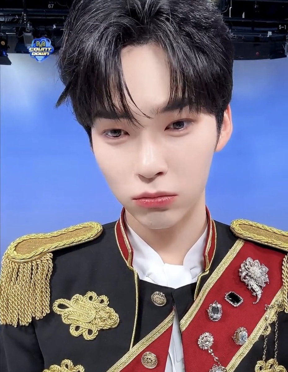 볼빵빵 성한빈 tweet media