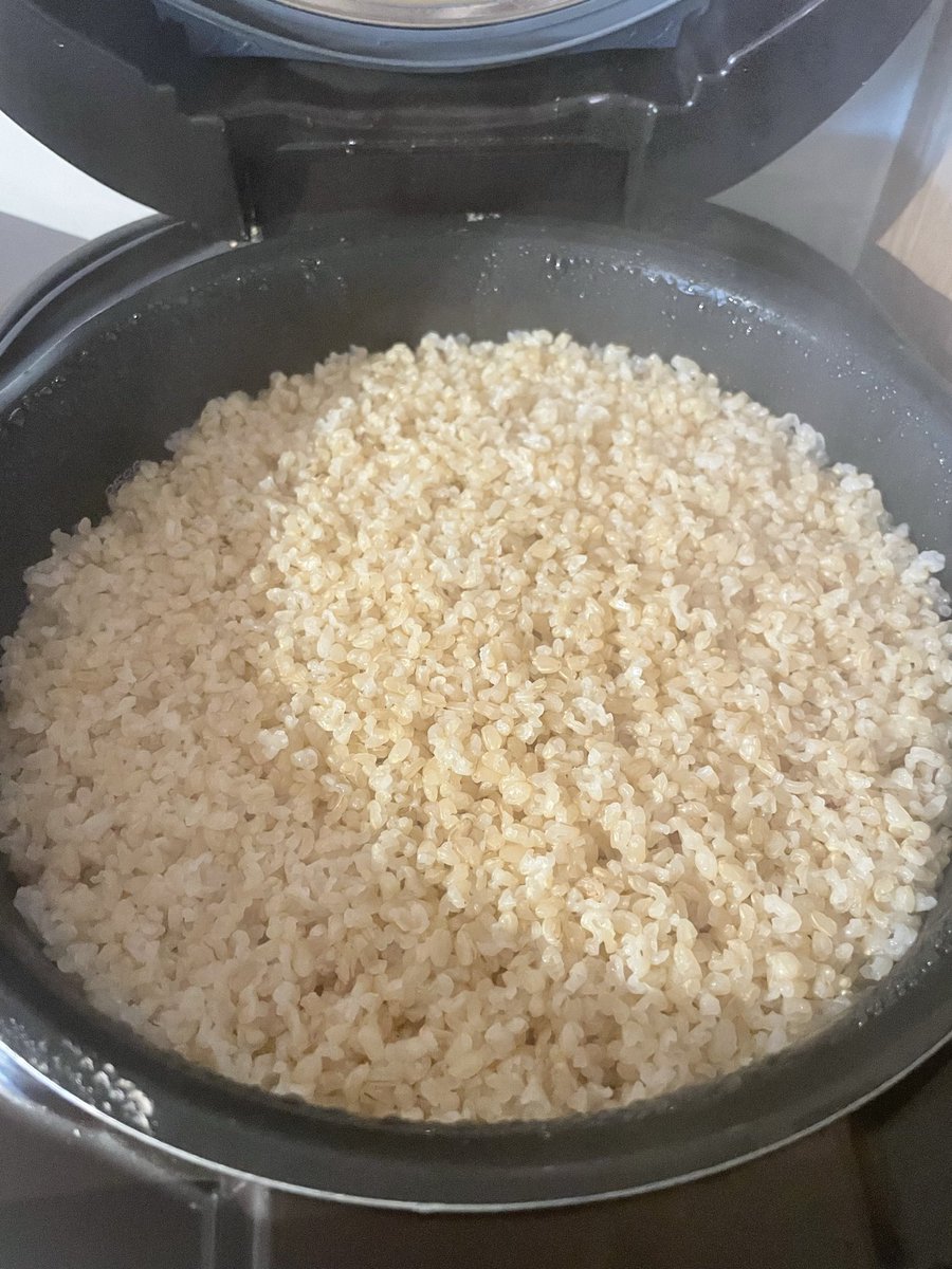 ご飯を1升丸々余らせそうです😅

お夕飯に豚の生姜焼きのお弁当いかがでしょうか⁉️

副菜に、定番の胡桃入りさつまいものサラダと、のらぼう菜のマスタード和えがつきます‼️