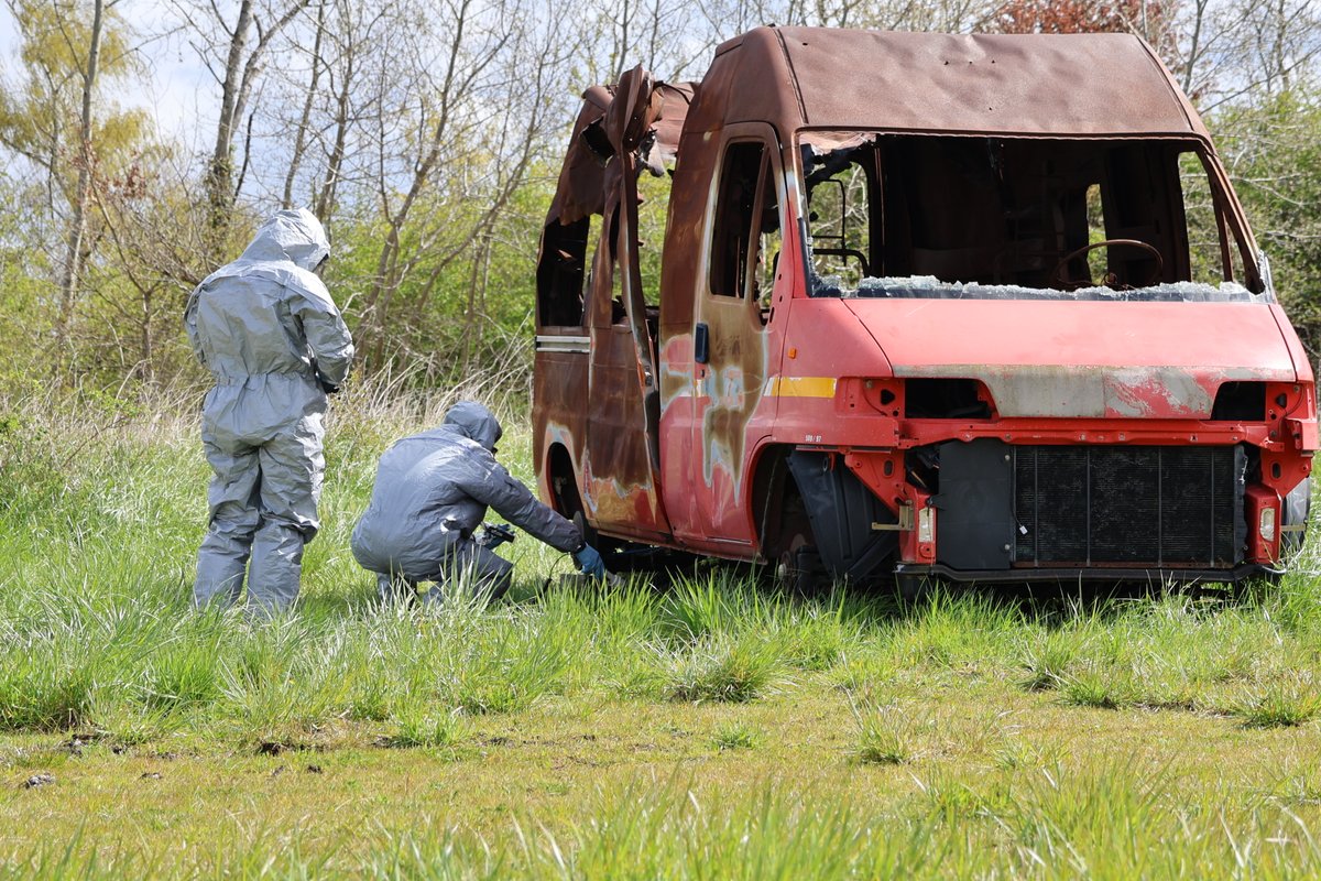 SDIS71's tweet photo. TECHNICITÉ☢️Journée de FMPA des spécialistes RAD.
🎯Au programme, 2 exercices :
➡️prise en charge d’une victime contaminée,
➡️recherche de source dans un véhicule incendié.
🚩L'occasion de tester le nouveau détecteur SPIR-Ace.
🤝Bienvenue à Anaïs, nouvelle experte RAD ! https://t.co/O2pgarRe19