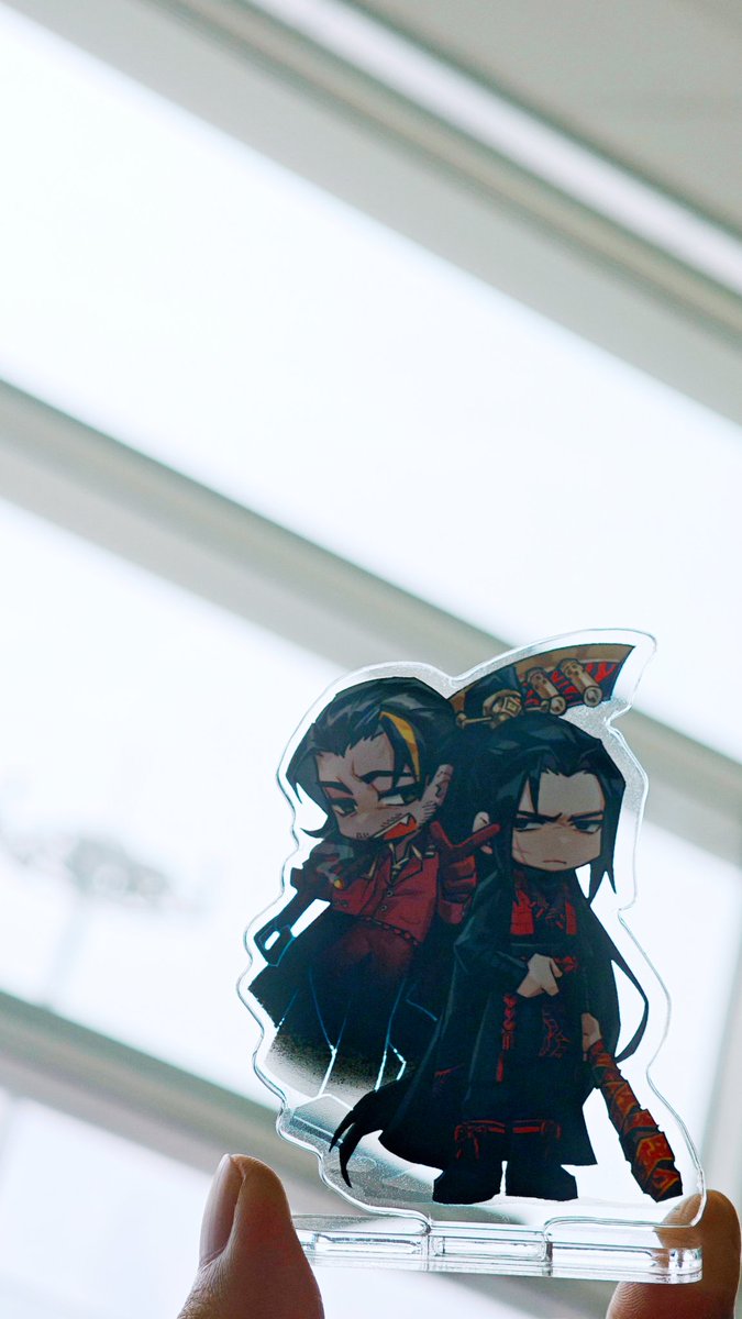 航班延误，好无聊
这枚小玩意好难拍。逆光才能拍出透明底但主图会黑得厉害，调了半天色