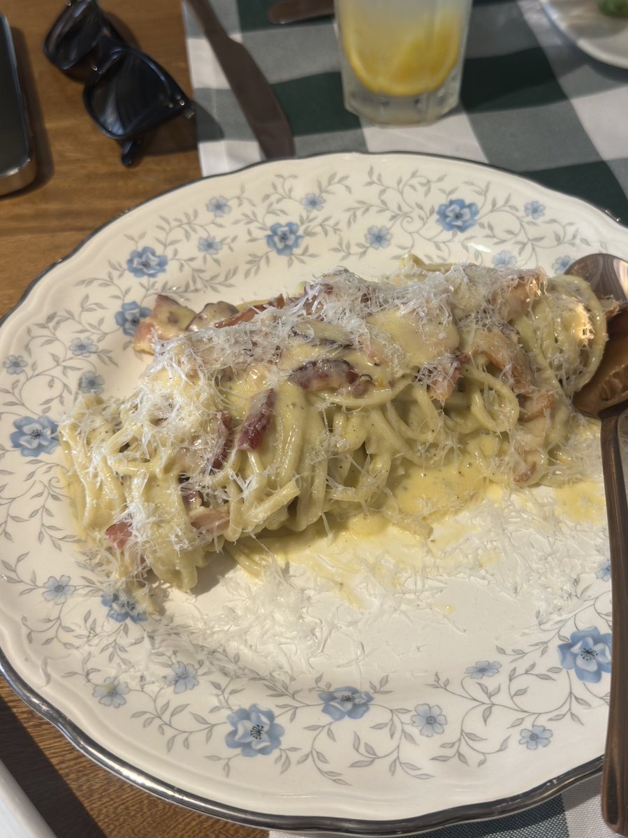 andizzle tweet media