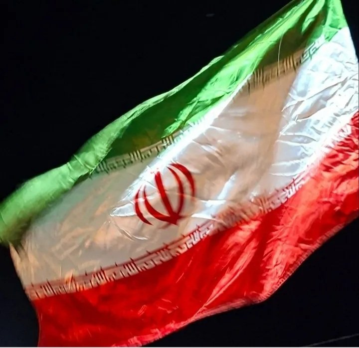 ایران خانه بزرگ ماست ومردمانش نگهبانان 
بی خستگی اند که با دل وجان پاسدار زیبایی هایش هستند...

#میهن_سرافراز

#تا_پای_جان_برای_ایران