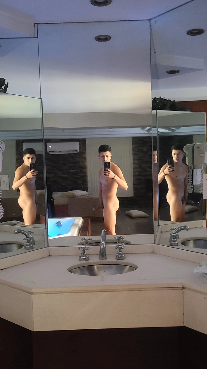 Nahulaq's tweet photo. Comenta abajo que haces si me encontras así en la habitacion ⬇️😝😈🥵💦 https://t.co/hqJZNPWEXt
