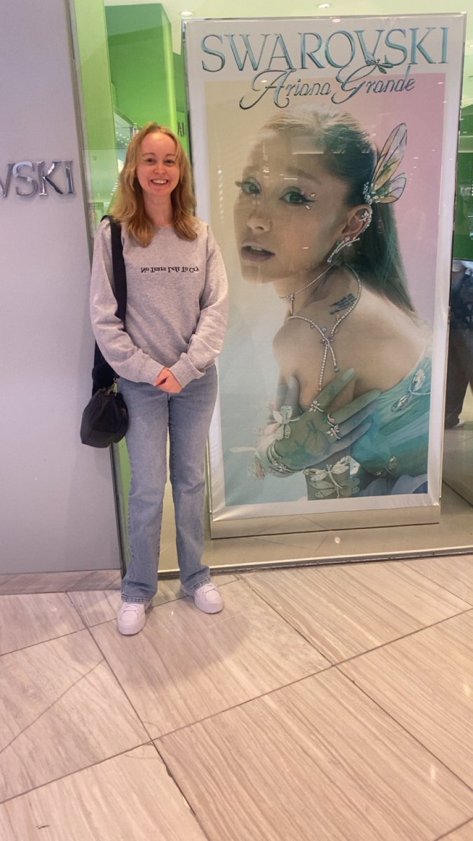 sammy is seeing Ariana ♡ tweet media