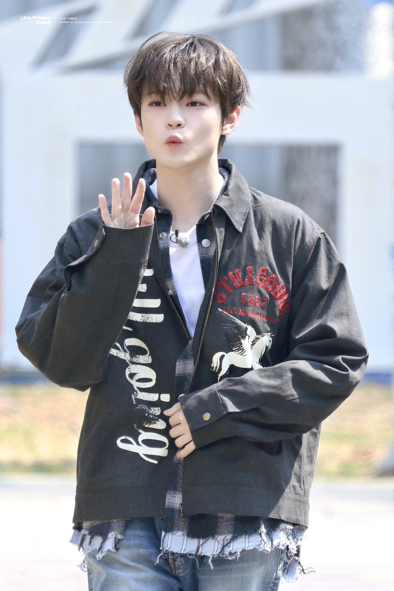 𝐒𝐭𝐫𝐚𝐰𝐛𝐞𝐫𝐫𝐲𝐂𝐡𝐞𝐞𝐬𝐞. tweet media