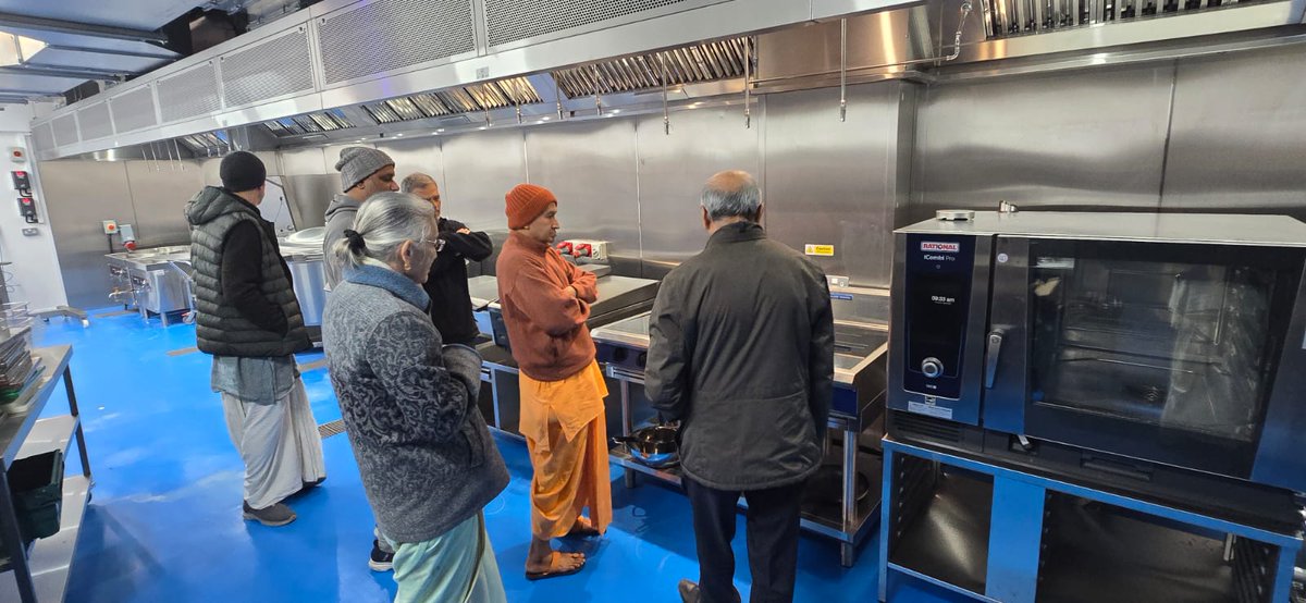 GaurangaDas's tweet image. Visit ISKCON @ISKCON_Manor New kitchen with Senior Management

#iskcon #monkforaction