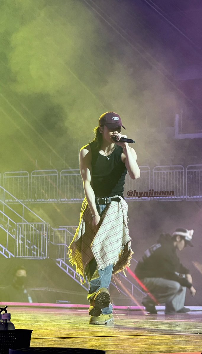 hyunjin pics tweet media