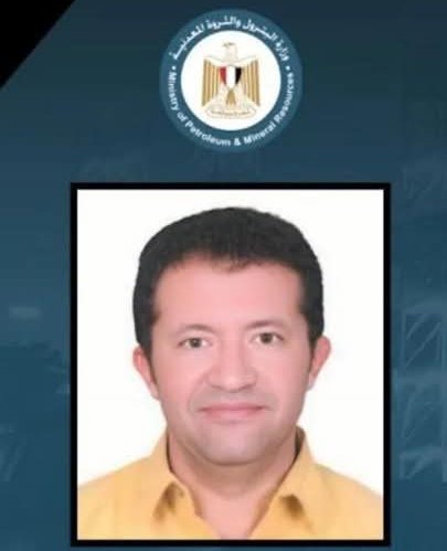 negm_aldiin's tweet photo. 🔴جموع المصريين  ووزارة البترول المصرية تنعى المهندس 
(حسام صادق خليفة) الذي توفي إثر شظايا اعتراض في أبو ظبي.
للفقيدالرحمه والمغفره وللاسره الكريمه خالص العزاء https://t.co/b6WU1buHzh