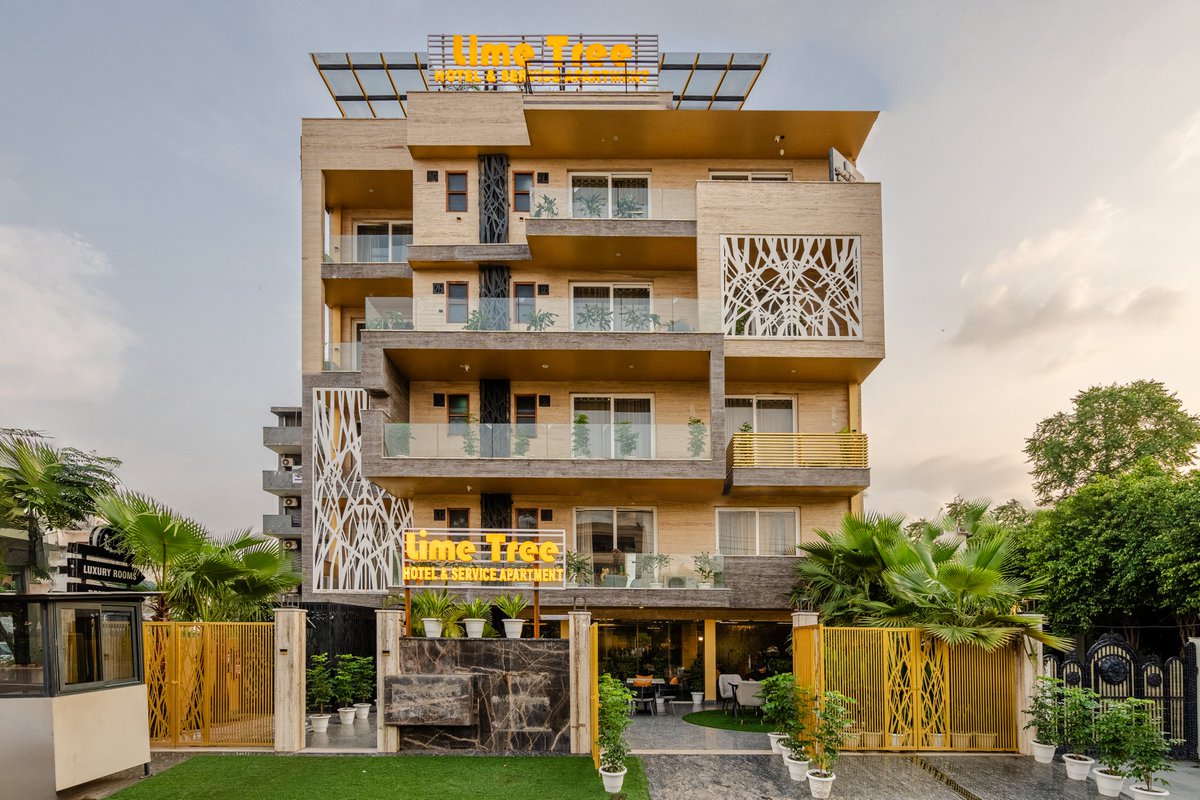 HospitalityLime's tweet photo. Stay just minutes away from Medanta with comfort that feels like home 🌿
Lime Tree Hotel offers the perfect blend of convenience, care &amp; peaceful stays for every guest.
#LimeTreeHotels #GurgaonStay #NearMedanta #ComfortLiving https://t.co/ovUavjQAeO