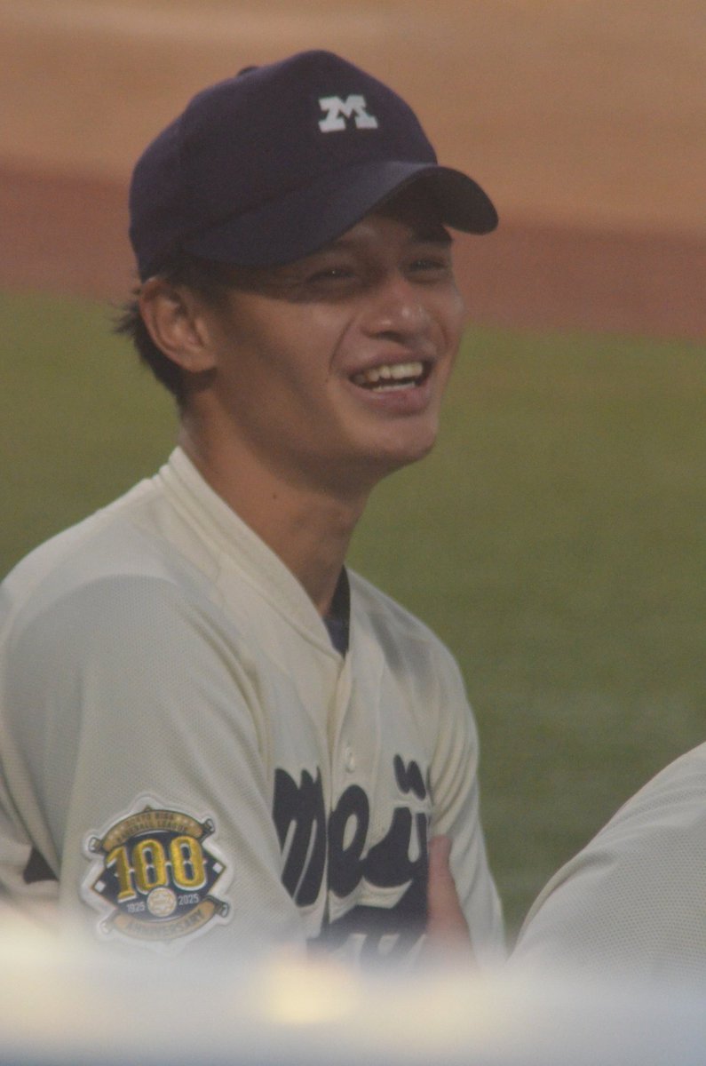 uwandaisuki's tweet photo. 昨日のサヨナラ勝利で思い出す明治大学完全優勝の時の毛利さん
投げてる時はポーカーフェイスなところあるけど喜ぶ時はとことん感情が爆発する見てて楽しい選手です😊
#毛利海大 #mubc #chibalotte #千葉ロッテマリーンズ https://t.co/CM9btzV0jw