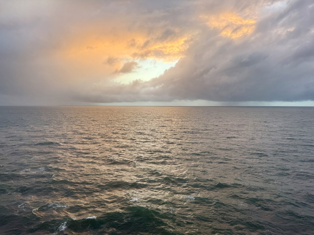 Steveontour1's tweet photo. A lively start to the day in Trinity Bay, mooring by Port Douglas rain swept in first thing, you can see it on the horizon, then glorious sunshine.  ☀️ https://t.co/OkDLEH3E6v