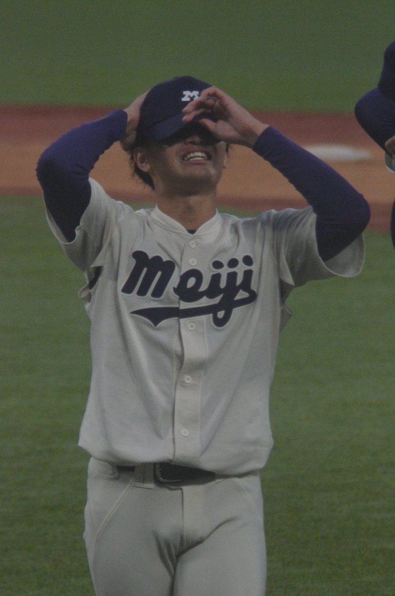uwandaisuki's tweet photo. 昨日のサヨナラ勝利で思い出す明治大学完全優勝の時の毛利さん
投げてる時はポーカーフェイスなところあるけど喜ぶ時はとことん感情が爆発する見てて楽しい選手です😊
#毛利海大 #mubc #chibalotte #千葉ロッテマリーンズ https://t.co/CM9btzV0jw