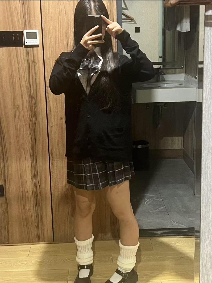 广州字母墙 tweet media