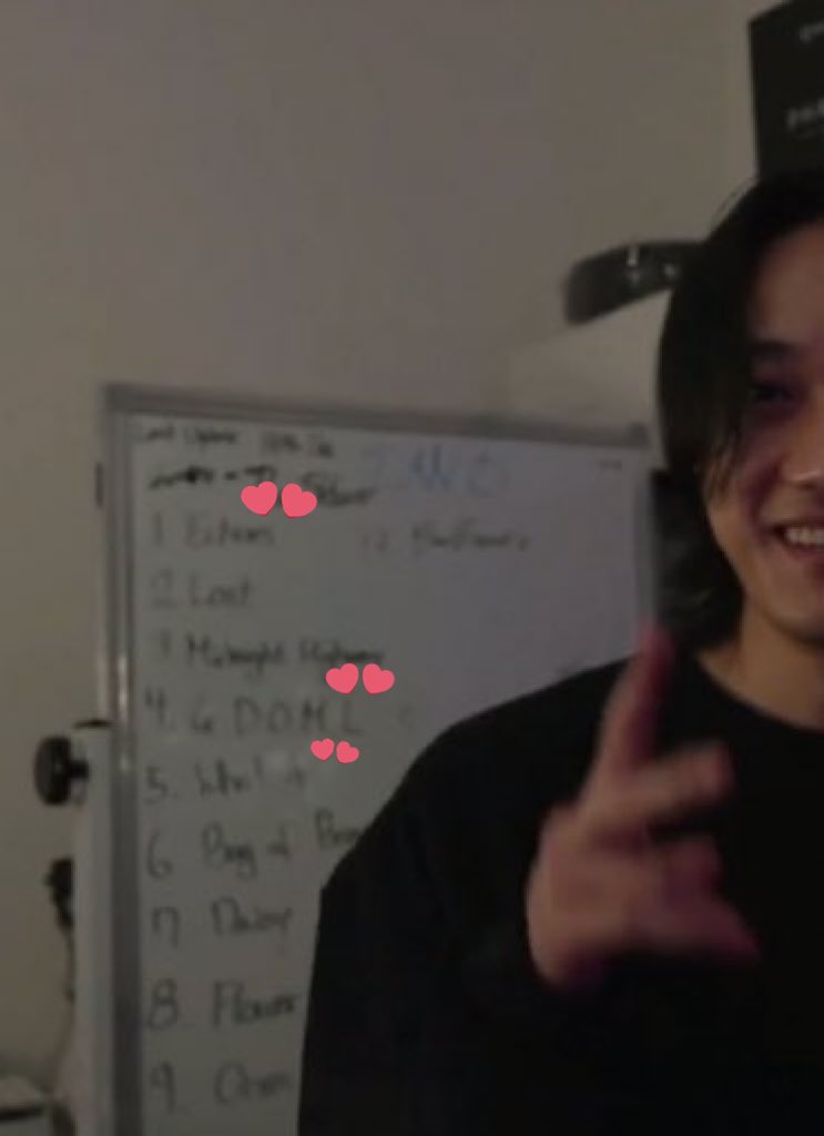 laurinha ☔︎ tweet media