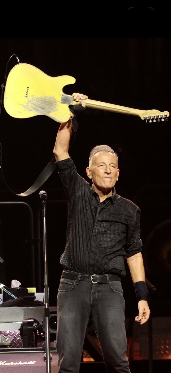 BDoltri's tweet image. The President of the United
States posted a 150 word personal attack on Bruce Springsteen

No other words needed

NO KINGS
ONE BOSS

❤️🎸🇺🇸🎷🇮🇹❤️🚂🚫👑❤️
📸 : Kevin Mazur/Getty Images

#FromItalyForBruce
#NoKings
#NoWar
#OneBoss
#TheBoss
#Springsteen
#LOHADTour
#April4
#4Aprile