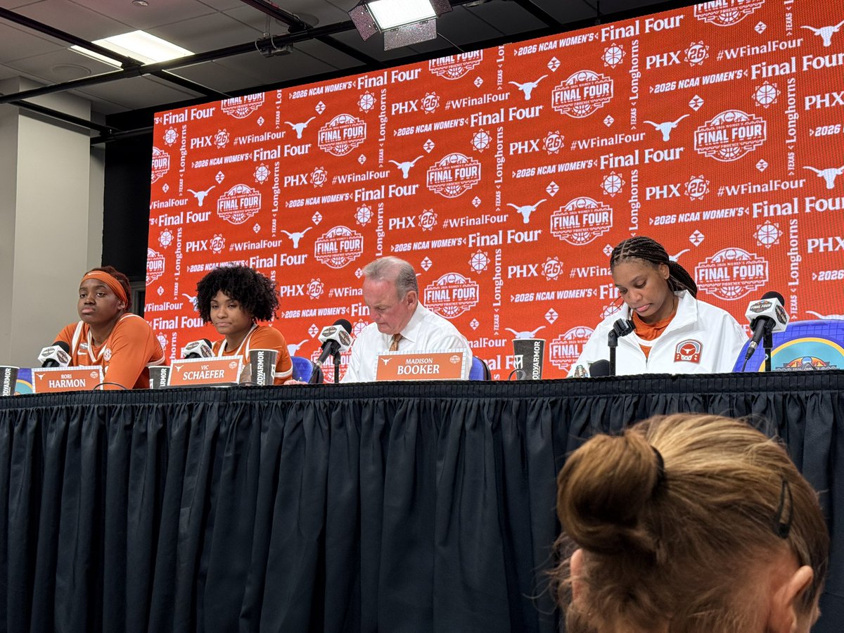 PGLoveSports's tweet image. POWERFUL moment as Rori Harmon steps in to protect her teammate Madison Booker when being asked about her shooting stats on the evening. 

“You guys have to realize she’s human .. and we wanted her to shoot her shot. No matter the stats.. all eyes go to Madison Booker”

👏🏾 #TEXAS