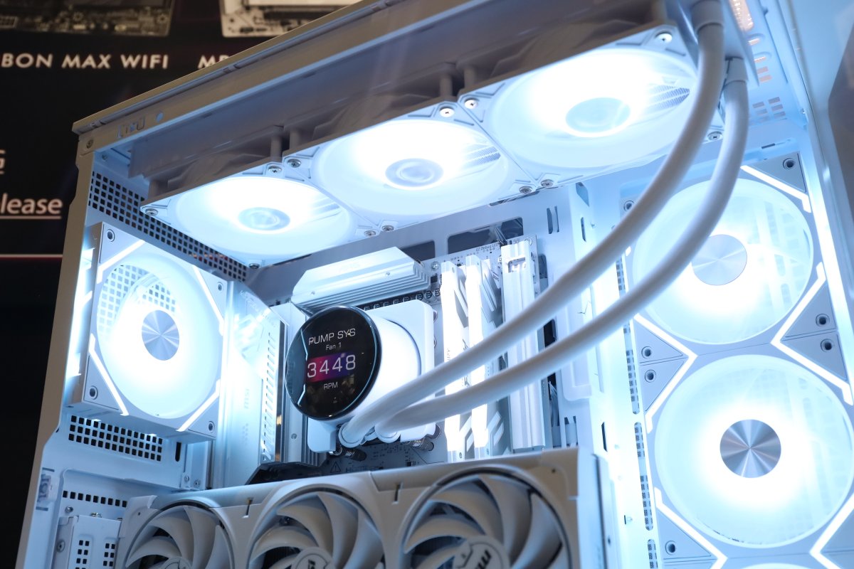 askcorp_info's tweet image. 🌸4/4＆5はASK FES 2026🌸
MSI様 @msicomputerjp のブースで発売したばかりの新製品「MSI MPG CORELIQUID P13 360」を展示中✨️

MLG魔龍姫PCも見られます😍
ぜひ会場でご覧ください！

#MSI #ASKFES2026