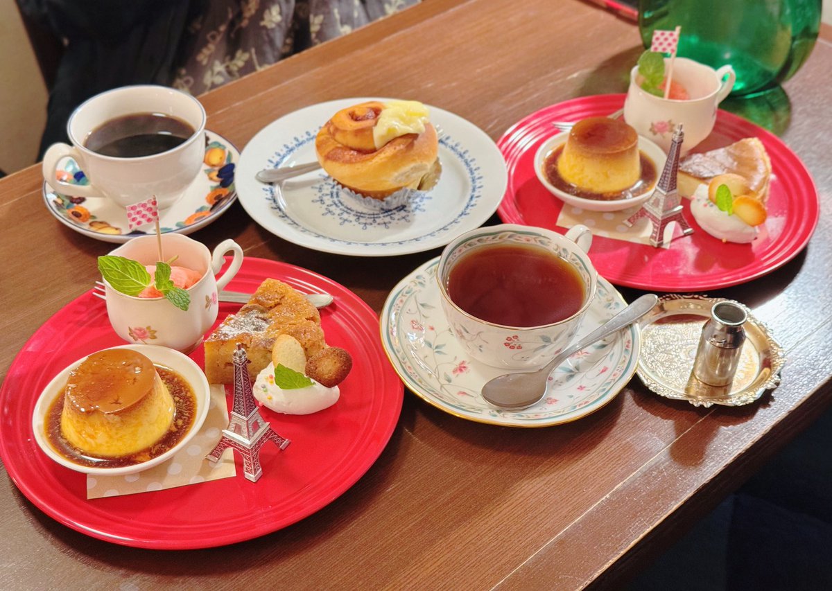GFs_Beta's tweet photo. 楽しい朝練のあと、ガー 3/4 でとなちゅうランチからの、オシャンティカフェでまったり🎶 https://t.co/40whkAUvRU