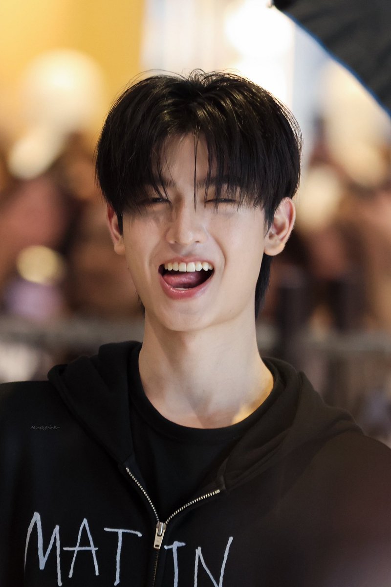 𝒜𝓁𝑜𝓃𝑒𝓁𝓎𝓉𝒽𝒾𝓃𝓀 tweet media