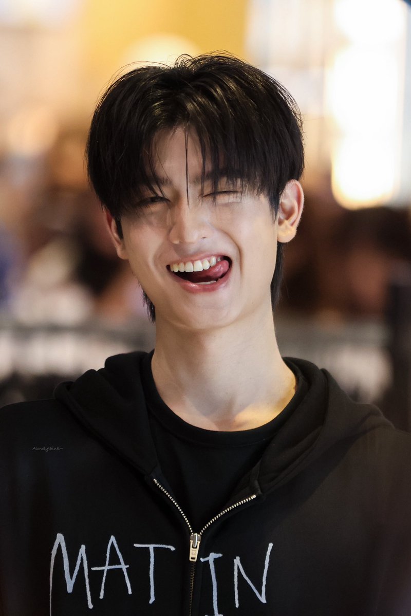 𝒜𝓁𝑜𝓃𝑒𝓁𝓎𝓉𝒽𝒾𝓃𝓀 tweet media