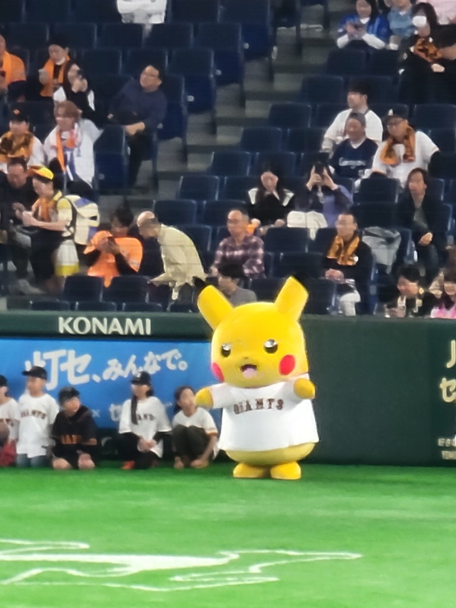 JDI_310's tweet photo. 今日は外野でガチ応援💪
これぞ相川流！初回3点の先制攻撃!!
早くビジターはお祭り騒ぎ🥳
ピカチュウもマジで可愛いし、最高やな
ハマスタでのポケモンデーが楽しみすぎるわ!!
 #baystars https://t.co/5wFTUndPKy