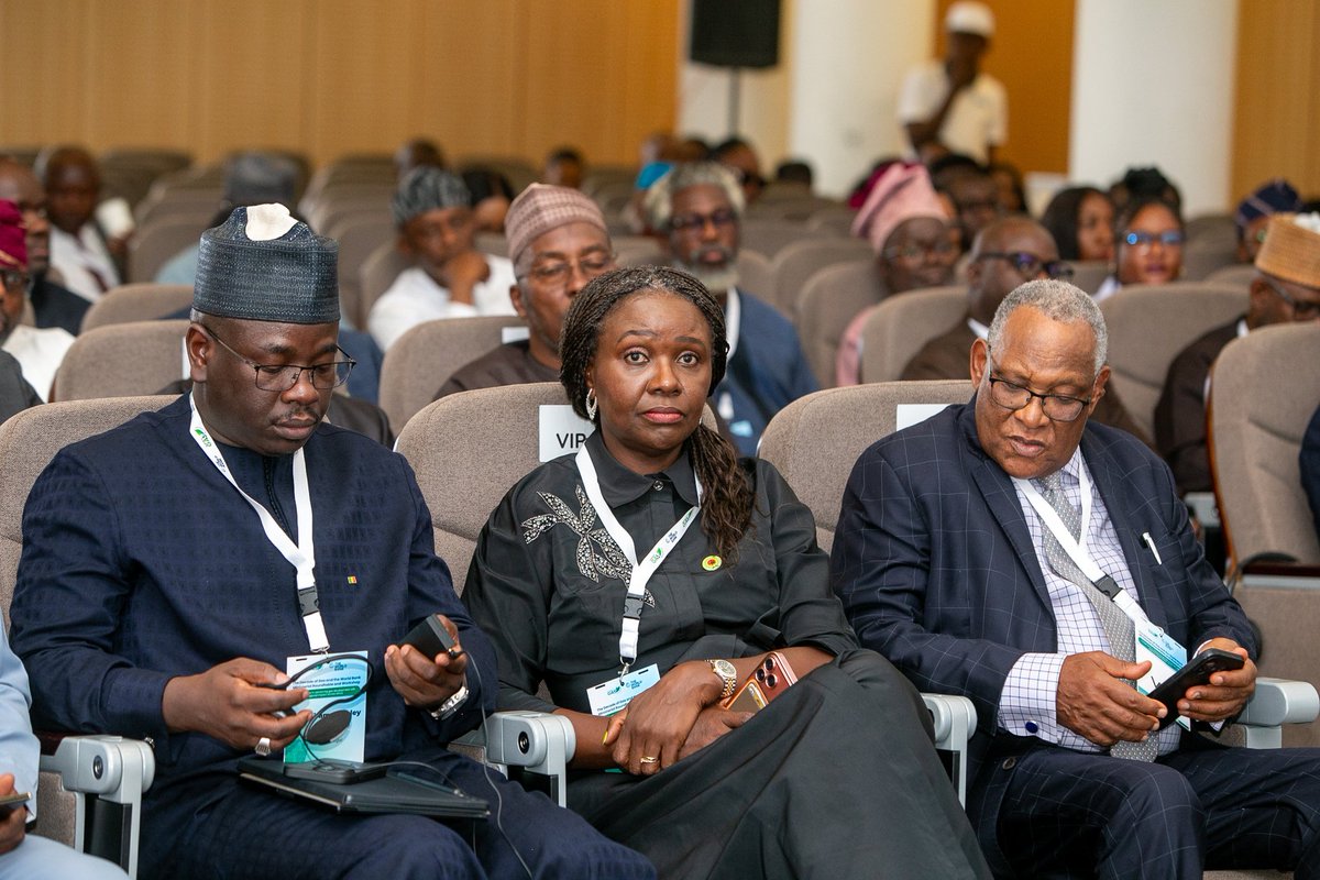 TheDecadeOfGas's tweet photo. Commission Chief Executive, NUPRC, Mrs. Oritsemeyiwa Eyesan — Highlighted NUPRC’s role in driving effective upstream regulation, ensuring industry compliance, and creating an enabling environment for sustainable gas resource development.
 #DecadeOfGas #WorldBank #worldbankgroup https://t.co/28mUcWEjw0