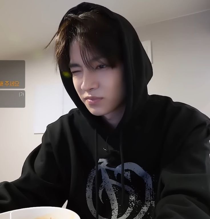 heeseunk | enhypen is 7 tweet media