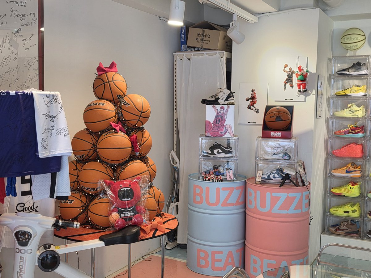 kitty🐱📚 tweet media