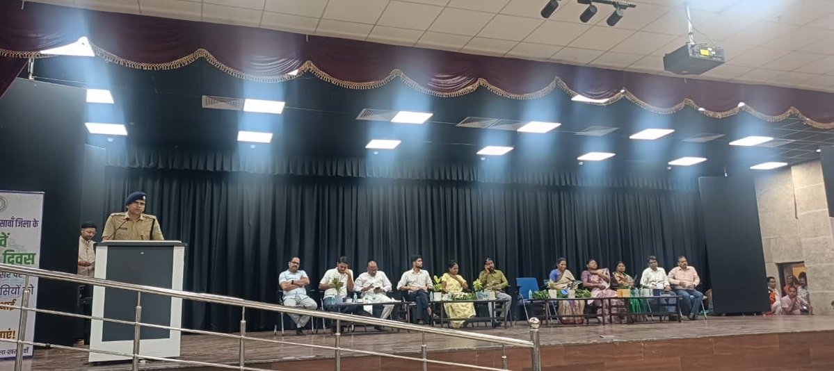 prabhatkhabar's tweet image. सरायकेला खरसावां जिला का 25वां स्थापना दिवस समारोह आयोजित  किया गया. अधिकारियों ने नागरिकों से शांति, विकास और सामाजिक कुरीतियों से मिलकर लड़ने की अपील की है. 

#SaraiKelaKharsawan #DistrictDay #JharkhandNews #SocialAwareness #CommunityDevelopment #PoliceRanking