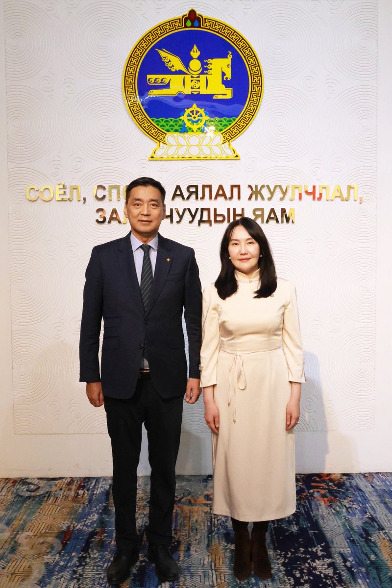 Чинбатын Ундрам tweet media