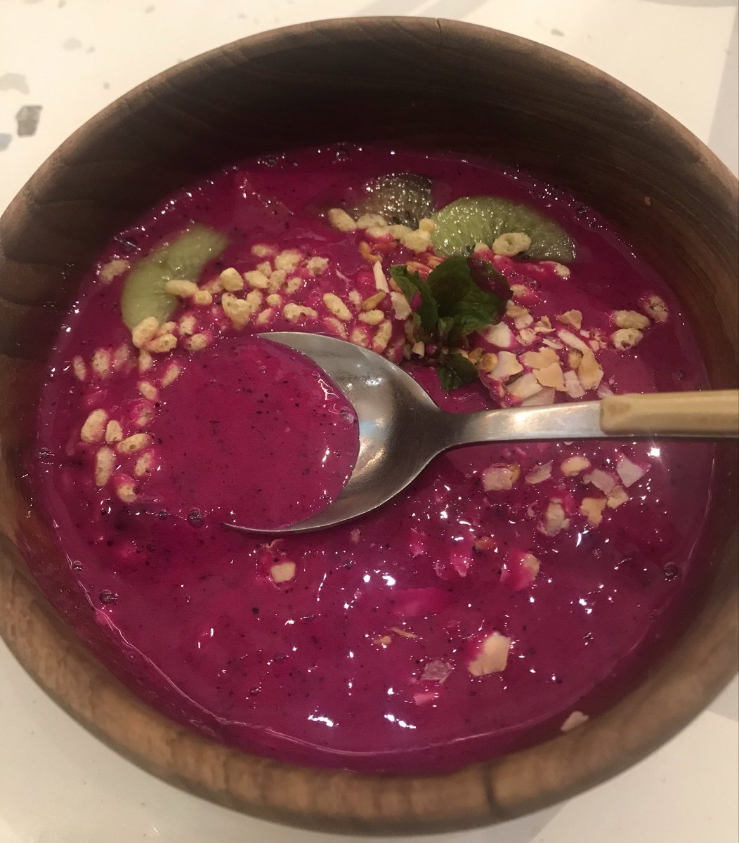 amihuwaida's tweet photo. Dragonfruit Smoothies Bowl ⭐️⭐️⭐️⭐️#miloufarmhouse https://t.co/cl6ucUwqHr