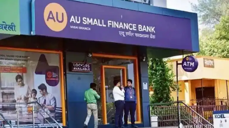 CNBCTV18Live's tweet photo. #JustIn |  #AUSFB #Q4Update

Total Deposits Up 22.8% YoY &amp; Up 10.3% QoQ At ₹1.52 Lk Cr

Gross Advances Up 25.1% YoY &amp; Up 8.7% QoQ At ₹1.36 Lk Cr https://t.co/56zqXAYH7l