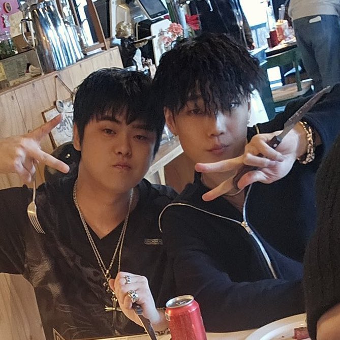 i need a tweet media