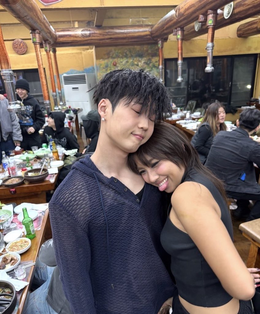 i need a tweet media