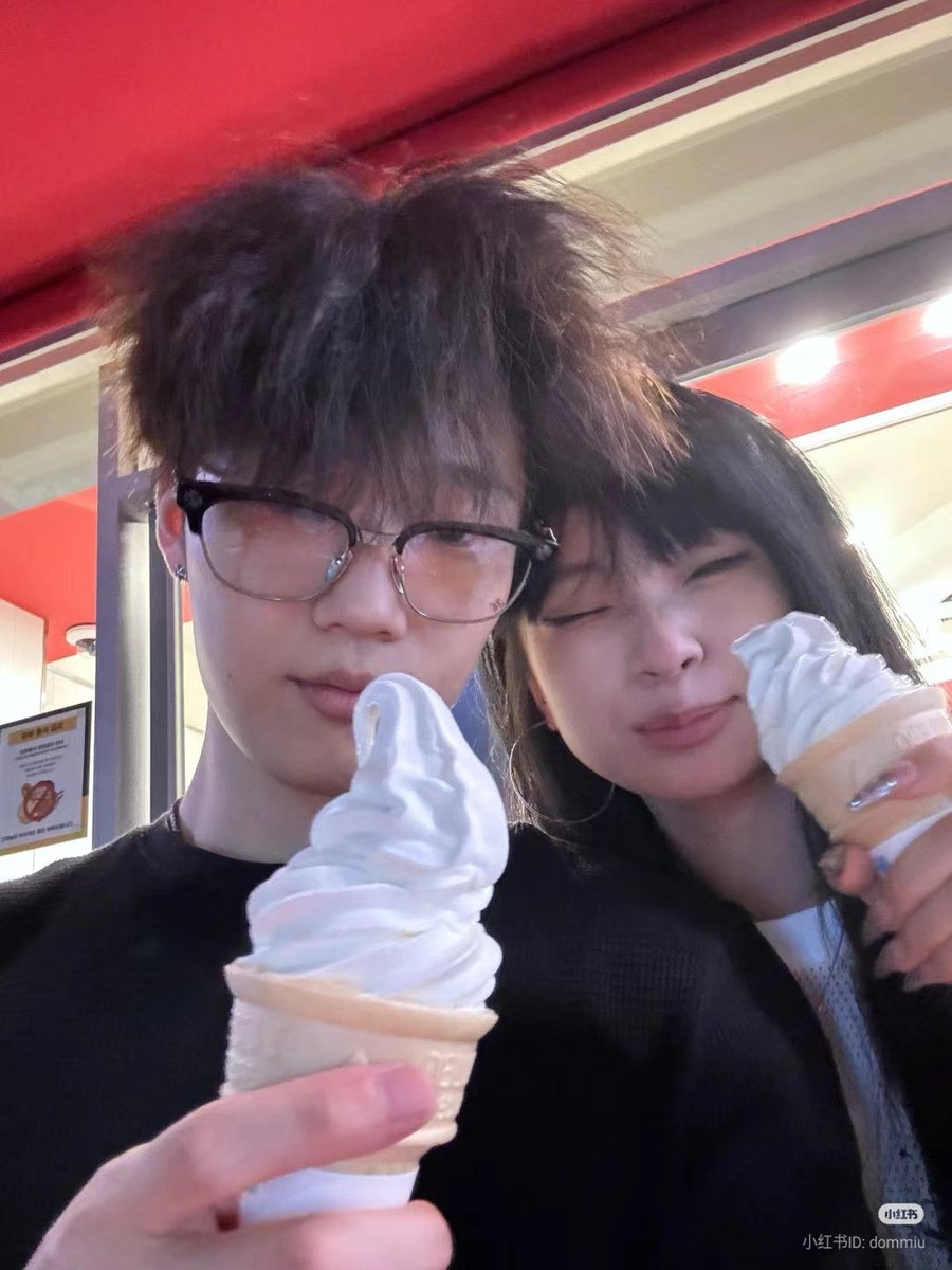 i need a tweet media