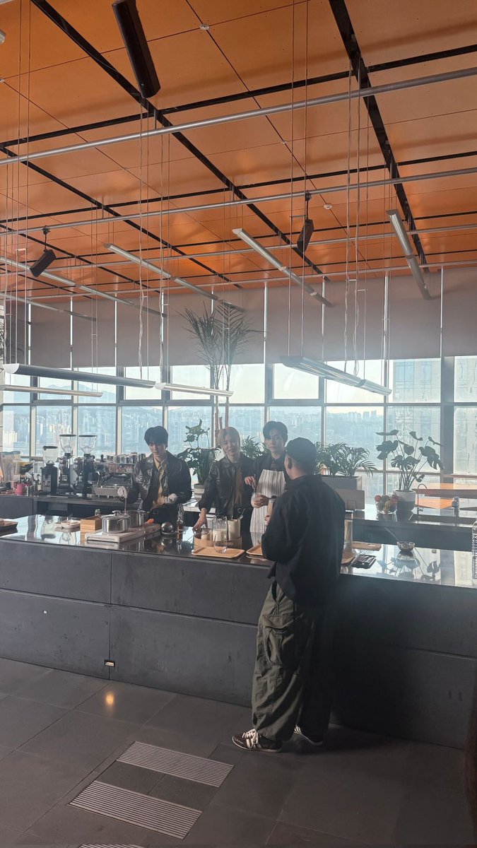 Seokjin. tweet media