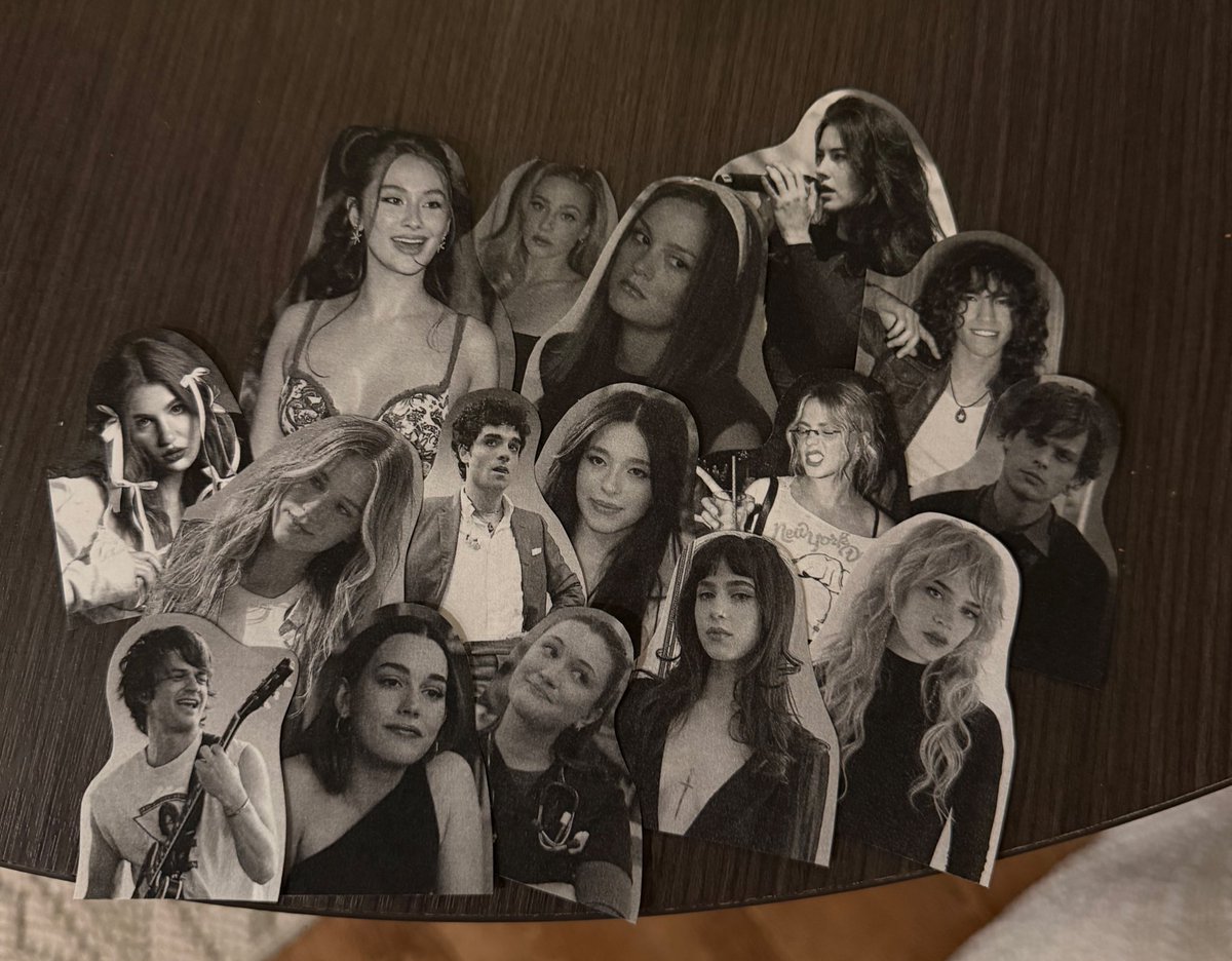 to love lily ☄︎. *. tweet media