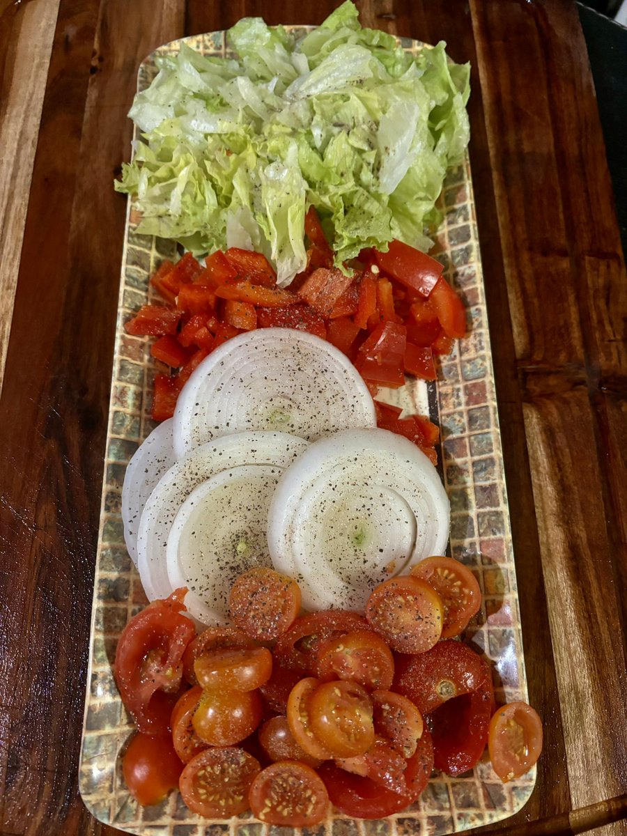 TlrWorldWidellc's tweet photo. Everything is prepped and ready to go on the grill 🔥 Chicken breasts on the grill with rolls, Swiss cheese, red peppers, lettuce, onions, and tomatoes. Who wants one, America 🇺🇸 YUM 😋 #Food #Chichen #Grilling https://t.co/FjMYGHV1K6