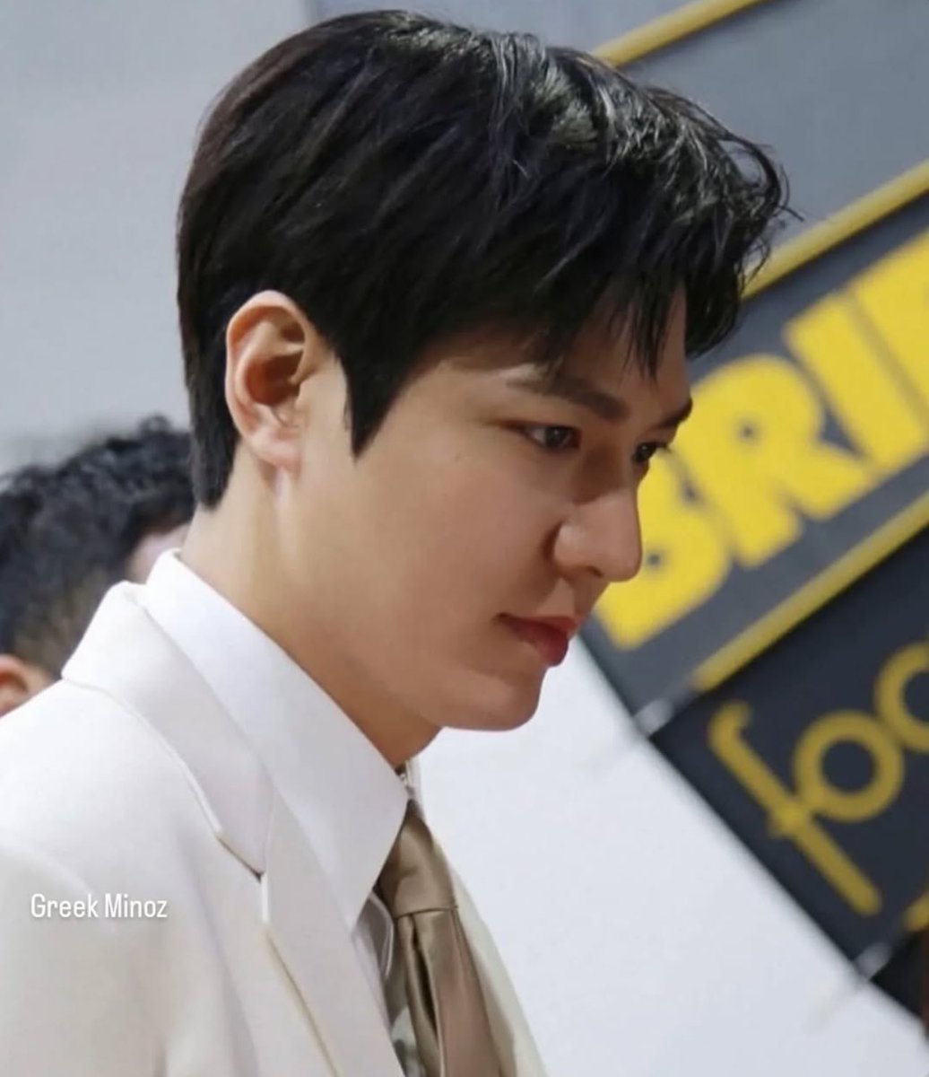 To offend you…they first have to matter to you. 
And they don’t matter to you! 

Only those who love matter to him! 
Only those he loves matter to him!
Only those with a kind heart matter to him! 

He has millions of people like that! 
He’s good…you see…HE matters! 
#LeeMinHo